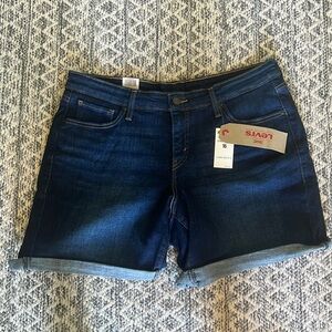 NWT Levi’s Classic Short.  Size 16W